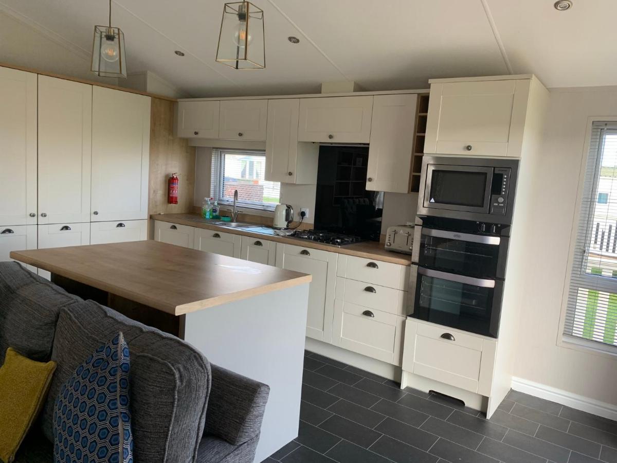 8 Birth Lodge On Cayton Bay Holiday Park Scarborough Esterno foto